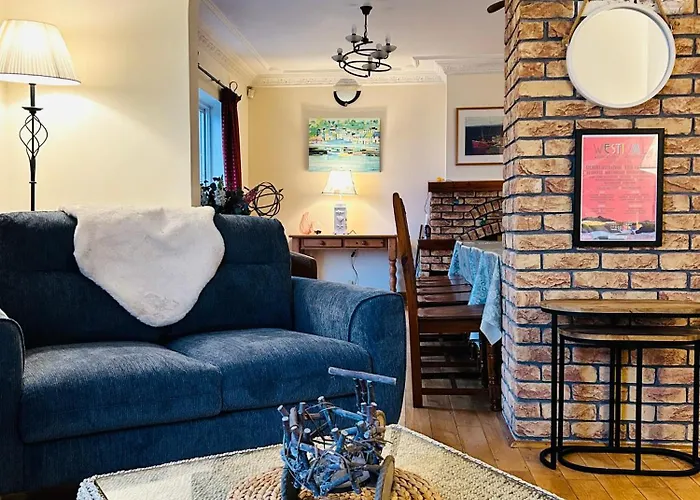 펜션 The Waterside Townhouse