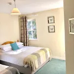 The Waterside Townhouse 別荘