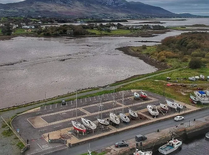 The Waterside Townhouse Semesterbostad